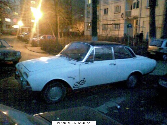 ford taunus, in aceeasi parcare. alte batrane surprinse in romania