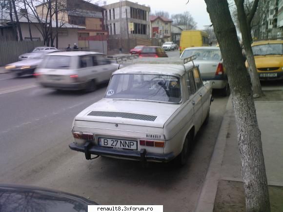 renault 10 
2 alte batrane surprinse in romania
