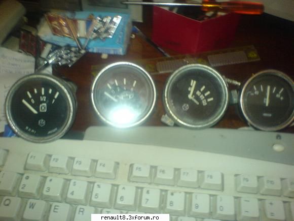 ceasurile care se vor monta pe masina : indicator benzina , presiune ulei si temperatra apei seri