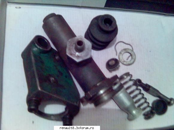 pompa frana adaptata  aproape ca noua  40 ron vand piese dacia 1100