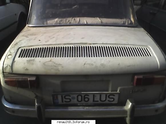 din cauza unor caini si a altor masini din parcare doar atat am putut poza. sutici aka dacia 1100
